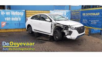 Salvage car Hyundai Ioniq Ioniq, Liftback, 2016 / 2022 1.6 GDI 16V Hybrid 2019/4