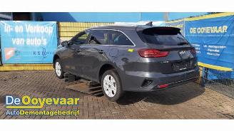 Coche siniestrado Kia Cee d Ceed Sportswagon (CDF), Combi 5-drs, 2018 1.5 T-GDI 16V 2024/12