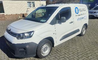 krockskadad bil bedrijf Citroën Berlingo Citroën Berlingo  Control M/L1 (moter schade ) 2019/8