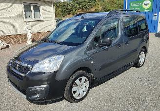 Gebrauchtwagen PKW Peugeot Partner Tepee Partner Tepee Outdoor nieuwstaat pas nieuwe dis.riem 2017/5