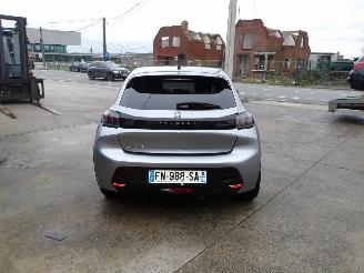 Peugeot 208  picture 6