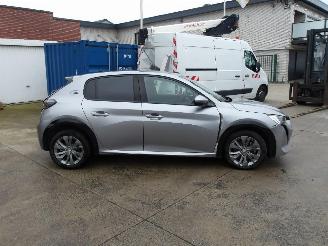 Peugeot 208  picture 4