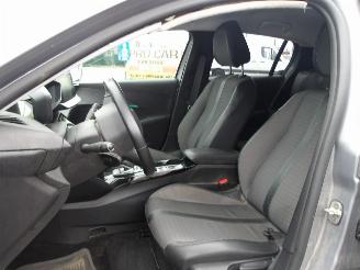 Peugeot 208  picture 13