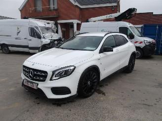 damaged passenger cars Mercedes GLA  2020/8