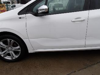 Peugeot 208 STYLE picture 10