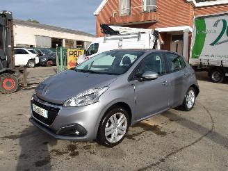 krockskadad bil auto Peugeot 208  2019/2