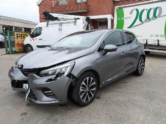 krockskadad bil auto Renault Clio  2023/8