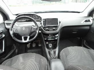 Peugeot 208  picture 2