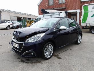 skadebil auto Peugeot 208  2017/2