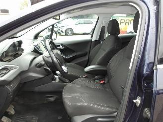 Peugeot 208  picture 18