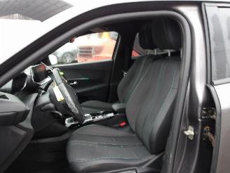 Peugeot 2008 1.2 PURE TECH ALLURE picture 12