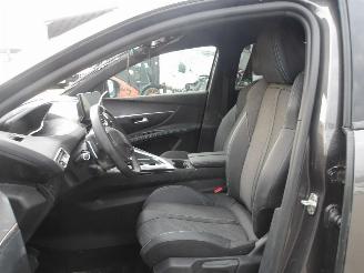 Peugeot 5008 HYBRID ALLURE picture 17