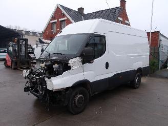 skadebil auto Iveco Daily 35 S16 2023/2