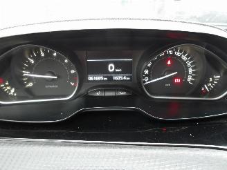 Peugeot 208 1.2 PURE TECH picture 15
