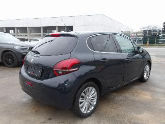 Peugeot 208 1.2 PURE TECH picture 6