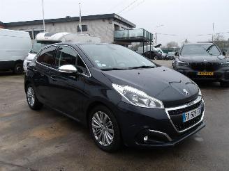 Peugeot 208 1.2 PURE TECH picture 4