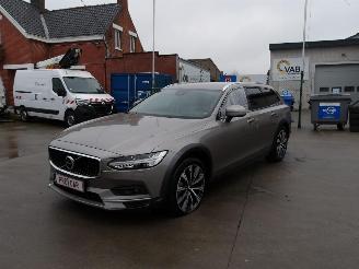 Vaurioauto  passenger cars Volvo V-90 B5 PRO AWD 2022/2