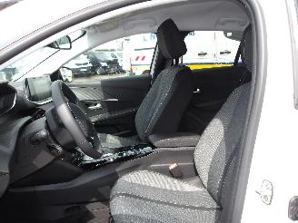 Peugeot 208  picture 17