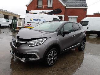 damaged passenger cars Renault Captur  2017/5