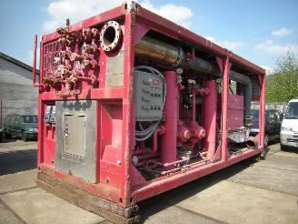Schade machine Caterpillar  OFFSHORE CONTAINER 20ft INCL WARMTEWISSELAAR 10 ft GASCOMPRESSOR UNIT V12 CATERPILLAR 2000/1
