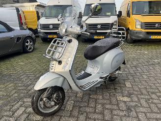 skadebil bromfiets Piaggio  VESPA PRIMAVERA SNORSCOOTER 2016/3