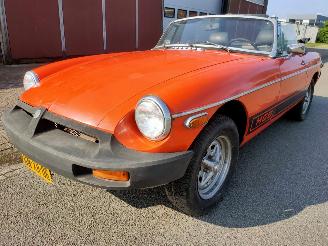 damaged passenger cars MG B TOURER, CABRIOLET, SCHUURVONDST 1979/2