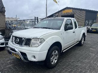 krockskadad bil bedrijf Nissan Navara 2.5 DCI KING CAB 4WD DPF 4X4 2008/9