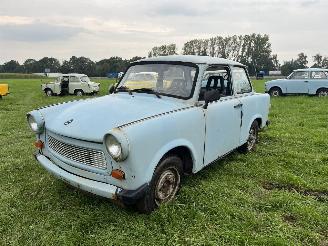 damaged passenger cars Trabant P 601 OPKNAPPER / RESTAURATIE PROJECT 1986/7