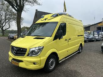Schadeauto Mercedes Sprinter 319 CDI 3.0 V6 ex ambulance 2016/10