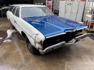 damaged passenger cars Ford USA Town & Country Ranche wagon 500 V8 1971/1