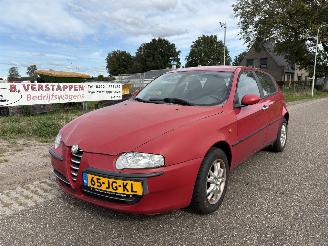 uszkodzony samochody osobowe Alfa Romeo 147 1.6 T.Spark Progression 2002/3