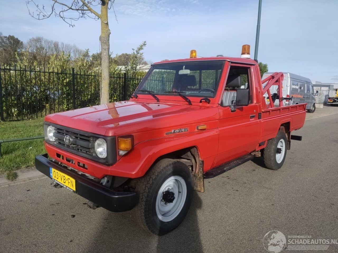 Toyota Landcruiser 70 4.2 6 CILINDER PICK-UP 4X4 TAKELWAGEN