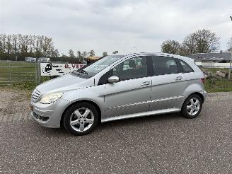 Mercedes B-klasse 170 BENZINE AUTOMAAT, AIRCO, N.A.P. ENZ picture 3