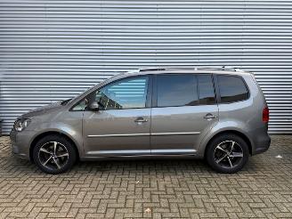 Volkswagen Touran 1.2 TSI Highline 7 Persoons / Panoramadak / Trekhaak / Leder / Navi / Cruise / PDC / C picture 3