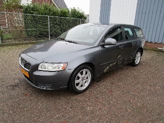 damaged passenger cars Volvo V-50 1.6 D Clima Radio/CD 6-Bak 2011/1