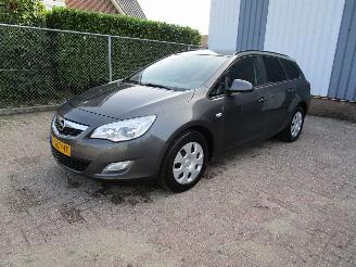 Unfallwagen Opel Astra 2.0 CDTI Navi Clima 6-Bak 2011/10