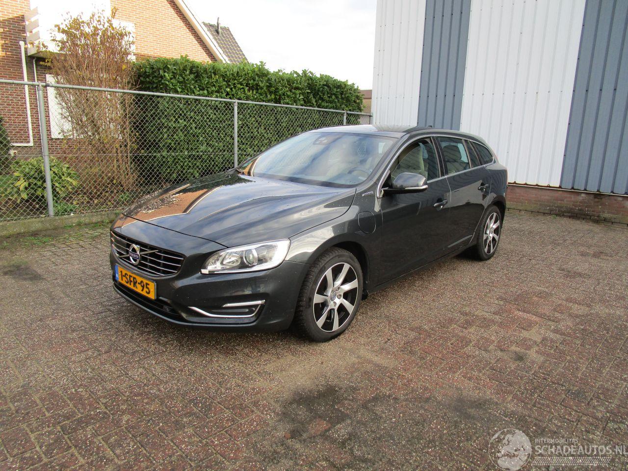 Volvo V-60 2.4 D6 AWD Camera Navi Leder Schadevrij