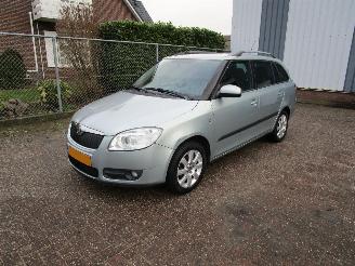 skadebil auto Skoda Fabia 1.4 16V Clima Radio/CD 2010/3