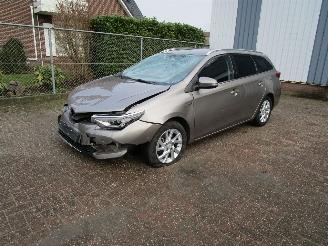 Unfallwagen Toyota Auris 1.8 Hybride Navi Camera Leder 2015/11