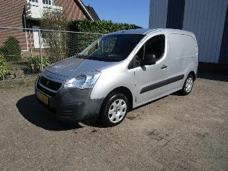 krockskadad bil bedrijf Peugeot Partner 1.6 HDI Airco Schuifdeur 2015/8
