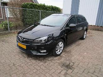 Schadeauto Opel Astra 1.2 Nieuwe Motor Camera Navi Clima 2021/11