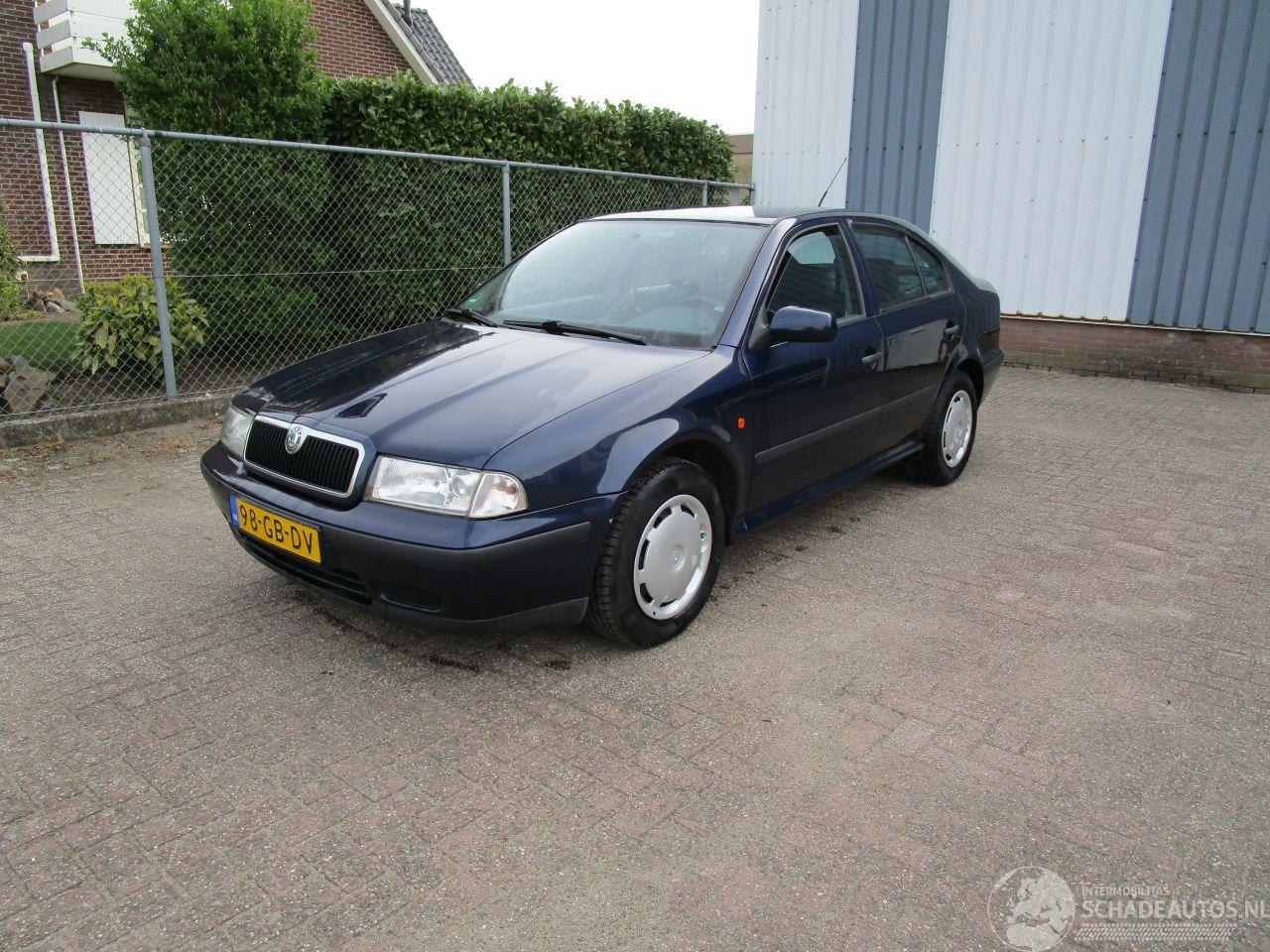 Skoda Octavia 1.6 Airco Radio/CD