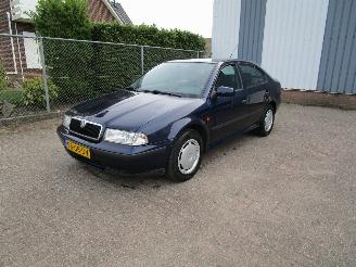Unfallwagen Skoda Octavia 1.6 Airco Radio/CD 2000/9