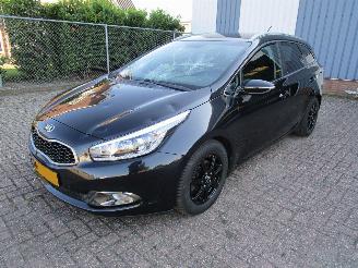 Unfallwagen Kia Cee d 1.6 Camera Navi 6-Bak 2013/1