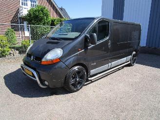 krockskadad bil bedrijf Renault Trafic 1.9 DCI L2 H1 Airco 6-Bak 2005/8