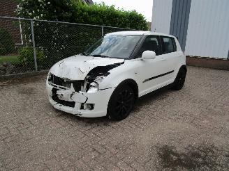 skadebil auto Suzuki Swift 1.3 Airco 5-Drs Parelmoer wit 2009/1