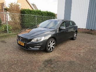 skadebil auto Volvo V-60 2.4 D6 Hybride Schadevrij Nw APK 2013/9