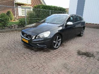 krockskadad bil auto Volvo V-60 1.6 D Navi Clima 6-Bak 2011/11