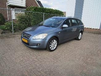 uszkodzony samochody osobowe Kia Ceed 1.6 CRDI Navi Airco Radio/CD 2009/5