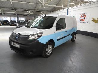krockskadad bil bedrijf Renault Kangoo EXPRESS ELEKTRICH  MET ACCU PAKKET 2013/12